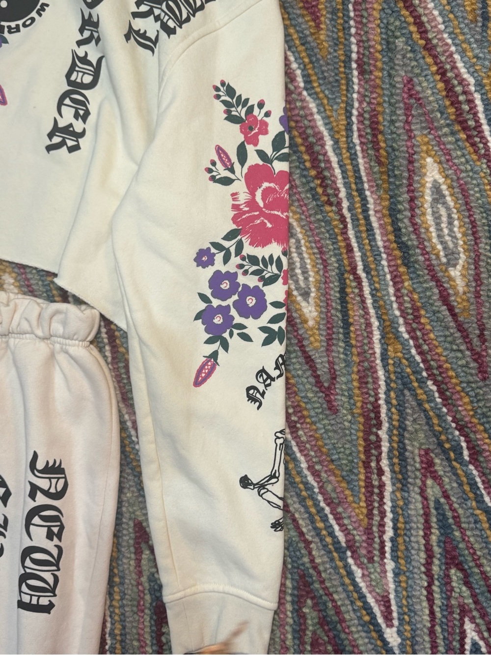 ☯️🌸 (SET OF 2!) Cream Floral Graphic Track Pants & Cropped Sweatshirt Set 🌸☯️ - Picture 7 of 9
